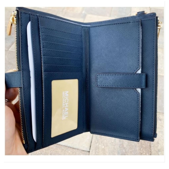 Michael Kors blue wristlet